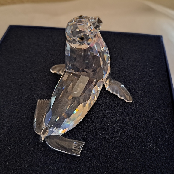 Swarovski crystal mother sea lions 7661 NR 000 007 - Picture 7 of 10